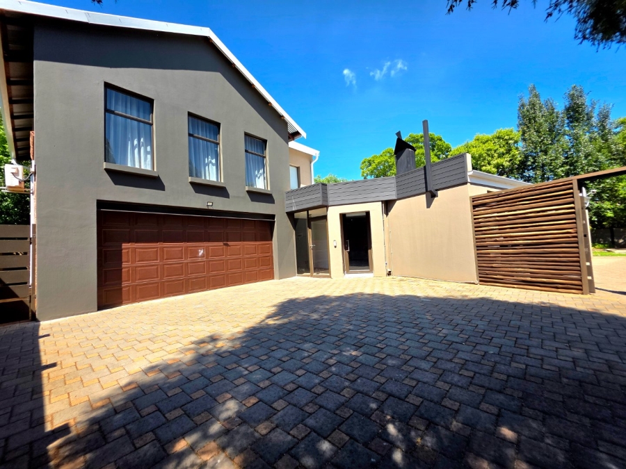 5 Bedroom Property for Sale in Langenhovenpark Free State